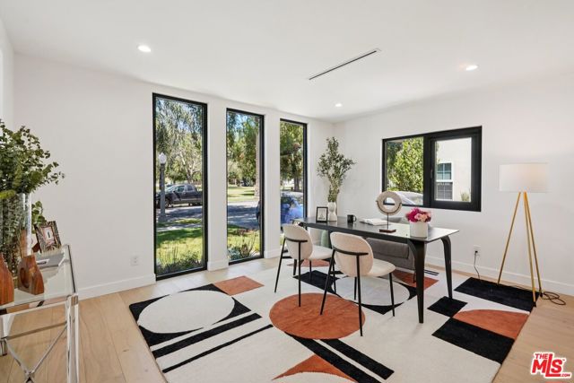 4254 Motor Avenue, Culver City CA: https://media.crmls.org/mediaz/07579504-9418-405b-9e59-8f84e3c7fbba.jpg