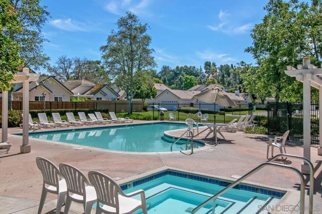 10496 Rancho Carmel dr, San Diego CA: https://media.crmls.org/mediaz/0757d158-7a10-4460-bf3f-fe5ec5eae37c.jpg