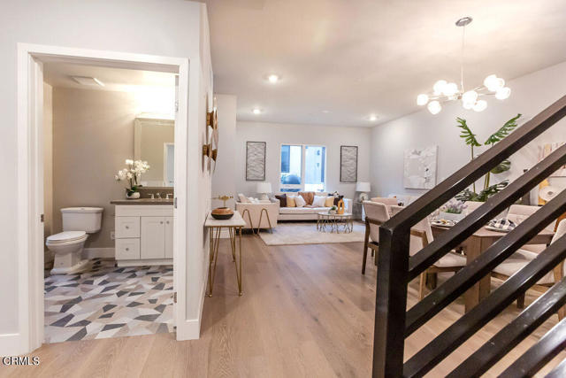 719 S Marengo Avenue, Pasadena CA: https://media.crmls.org/mediaz/0757fc09-e951-49cf-a9d7-d8f83907cf63.jpg