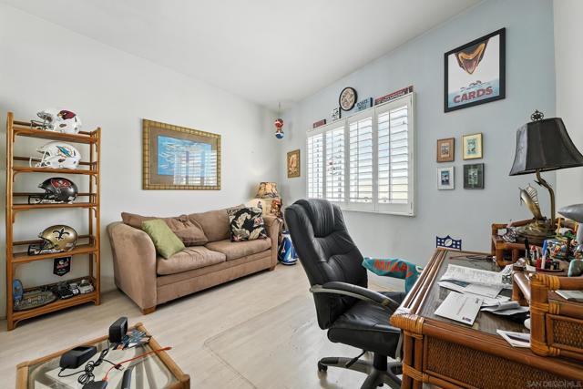 3701 Riviera Dr, San Diego CA: https://media.crmls.org/mediaz/0758100b-7cf0-4547-bbc3-b725e66d5b80.jpg