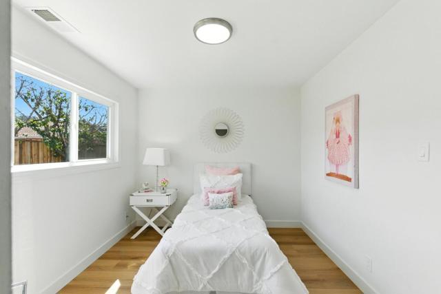 417 Hiller Street, Belmont CA: https://media.crmls.org/mediaz/0758aed6-8f28-41a0-be13-e2c12fcc6da6.jpg