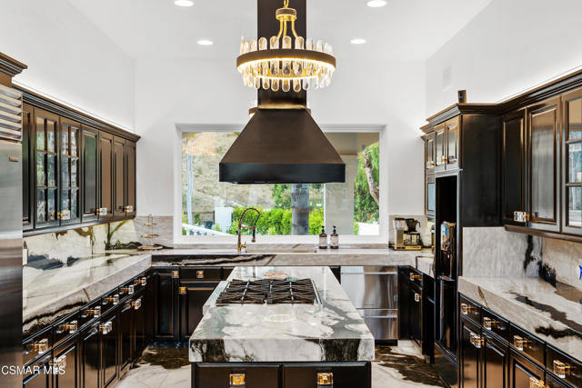 25665 Mulholland Highway, Calabasas CA: https://media.crmls.org/mediaz/0758dbdc-302b-4576-b9e0-679aa01bd4bc.jpg