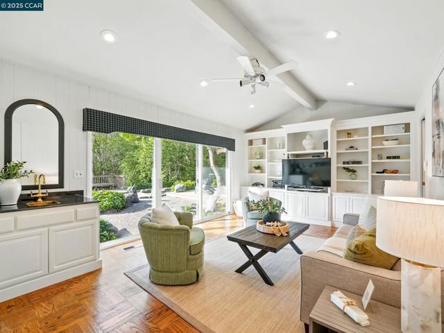 1804 Piedras Circle, Alamo CA: https://media.crmls.org/mediaz/0759474c-9c9b-4962-998d-f05a89b48a87.jpg