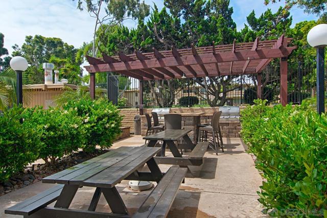 4098 Valeta Street, San Diego CA: https://media.crmls.org/mediaz/07596818-8e73-44e9-8052-1ed668546b3a.jpg