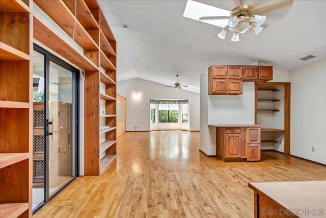24903 Oakana Rd, Ramona CA: https://media.crmls.org/mediaz/07598148-b796-4a83-a071-8e4a0937fa3e.jpg