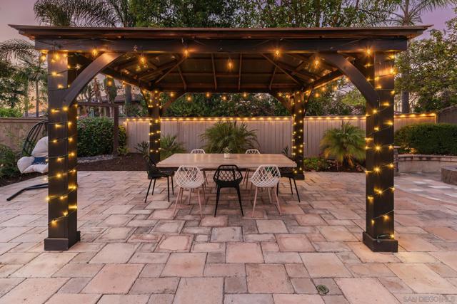 6393 Paseo Aspada, Carlsbad CA: https://media.crmls.org/mediaz/07599f66-1a09-4dd3-92c5-23eb9f5ce0af.jpg