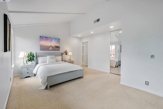 208 Siskiyou Ct, Walnut Creek CA: https://media.crmls.org/mediaz/075a4997-f22d-446b-85c0-3d9065e625fe.jpg