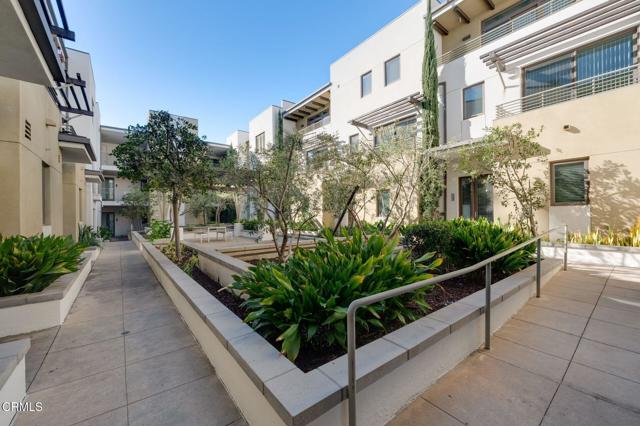 Detail Gallery Image 4 of 23 For 239 S Marengo Ave #201,  Pasadena,  CA 91101 - 2 Beds | 2 Baths