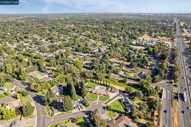 9822 Doyle Ct, Stockton CA: https://media.crmls.org/mediaz/075afd5c-1eea-4349-8159-a4ff19578097.jpg