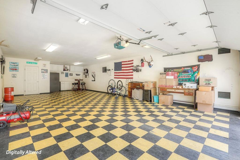 https://media.crmls.org/mediaz/075b3095-43ca-4349-8c25-14c547af93b5.jpg?preset=X-Large