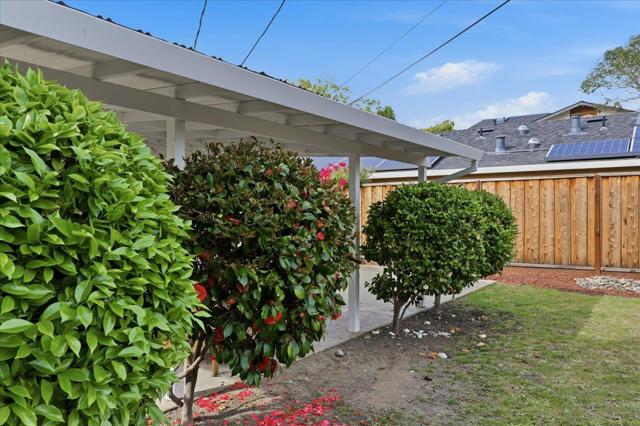 1019 Riverton Drive, San Carlos CA: https://media.crmls.org/mediaz/075bb63d-98d2-4d82-941a-0b0f3cb94b1b.jpg