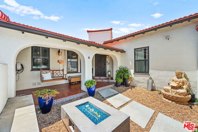 3871 Roxton Avenue, Los Angeles CA: https://media.crmls.org/mediaz/075be058-ef32-4da2-85aa-6a70873f50c1.jpg