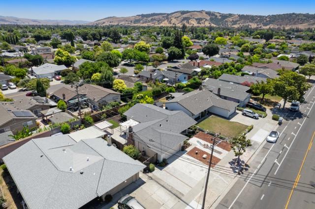 5806 Blossom Avenue, San Jose CA: https://media.crmls.org/mediaz/075c3f56-58ae-4c15-b184-311ef3455e48.jpg
