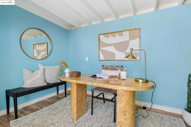 4221 Whittle Ave, Oakland CA: https://media.crmls.org/mediaz/075c5ec2-8f4c-4bf5-bca1-438569afc29f.jpg