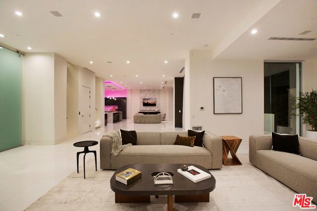 9459 Beverly Crest Drive photo 15