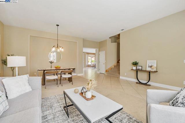 5391 Fernbank Dr, Concord CA: https://media.crmls.org/mediaz/075ca260-b8d2-4f97-a460-d32ce6dd7c94.jpg