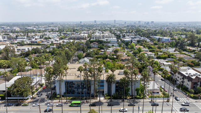 7560 Hollywood Boulevard, Los Angeles CA: https://media.crmls.org/mediaz/075cc67f-78e8-421f-9dd0-60cc799af548.jpg