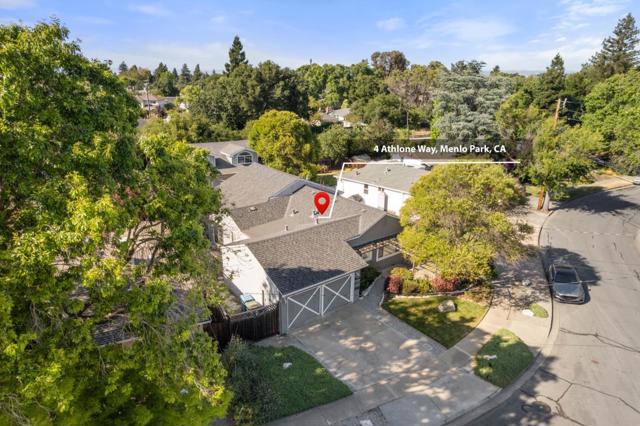 4 Athlone Way, Menlo Park CA: https://media.crmls.org/mediaz/075d2665-e978-4dd6-b7c3-e62698a4abe7.jpg