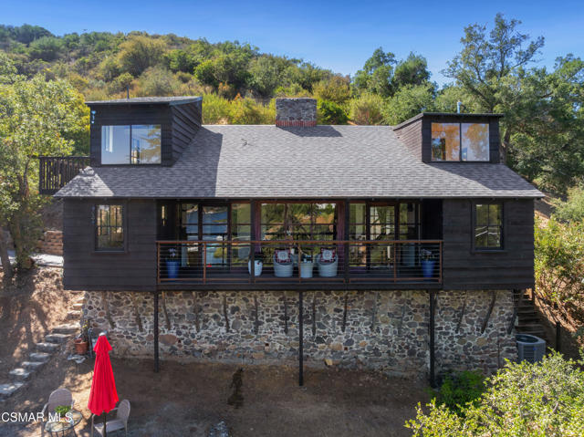 141 Lake Sherwood Drive, Lake Sherwood CA: https://media.crmls.org/mediaz/075d299f-8e0d-4aae-81d4-4cb3b50a3d21.jpg