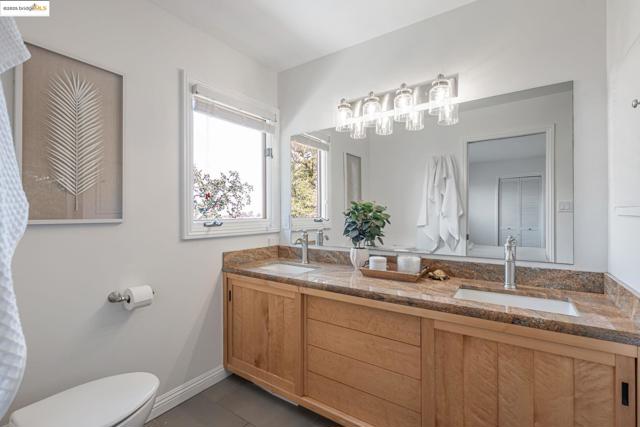 3336 Oak Ct, Lafayette CA: https://media.crmls.org/mediaz/075d3b73-ba81-45e8-b6ef-4b803a34c488.jpg