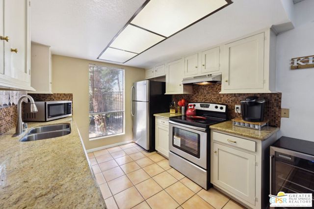 5205 E Waverly Drive, Palm Springs CA: https://media.crmls.org/mediaz/075d9249-5996-4d1f-9016-08a61f5714c4.jpg