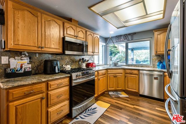 13735 Aldergrove Street, Sylmar CA: https://media.crmls.org/mediaz/075e07e6-c006-4d0a-894e-003b33a62d65.jpg