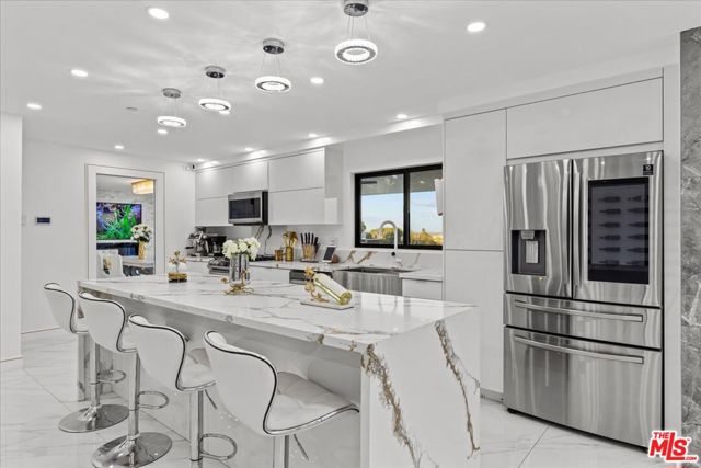 8600 Farralone Avenue, West Hills CA: https://media.crmls.org/mediaz/075e3023-140c-4352-a043-70114a02c3b1.jpg