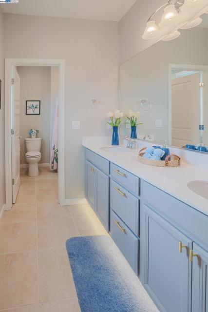 2239 Jessica Way, Tracy CA: https://media.crmls.org/mediaz/075e5d57-21ef-4e9c-918e-d38d0b163927.jpg