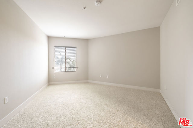 1040 Glendon Avenue, Los Angeles CA: https://media.crmls.org/mediaz/075ec222-2609-42bb-b22b-663fe5046b72.jpg