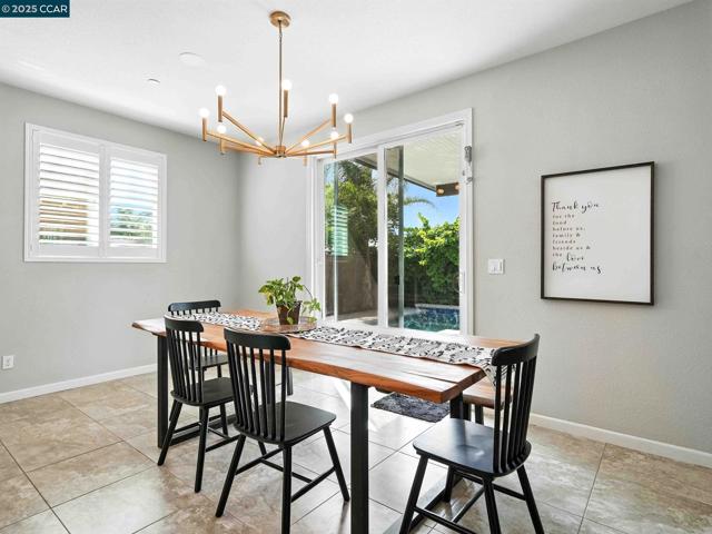 2433 Sanders Ln, Fairfield CA: https://media.crmls.org/mediaz/075f88f5-3413-4e93-95b5-e81ac8defaf8.jpg