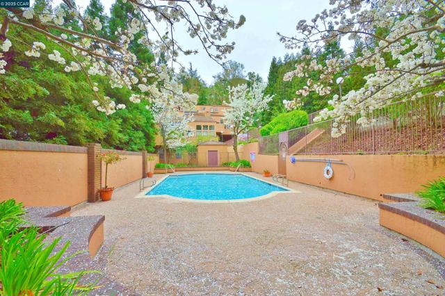 3279 Mt Diablo Ct, Lafayette CA: https://media.crmls.org/mediaz/075fb2bf-8d30-4cdb-9236-854ccc3ef0c7.jpg