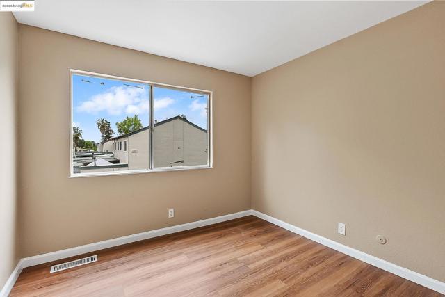 3300 Northwood Dr, Concord CA: https://media.crmls.org/mediaz/07601077-1d80-4c99-95e5-e4e02b10cff5.jpg