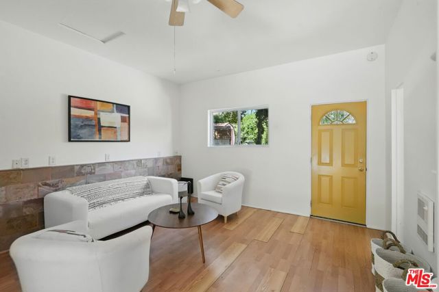 1527 Bainum Drive, Topanga CA: https://media.crmls.org/mediaz/07605b55-6669-4277-b519-0464acb0342e.jpg