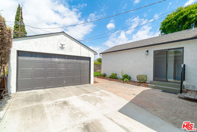 2912 Greenfield Avenue, Los Angeles CA: https://media.crmls.org/mediaz/0760672b-2474-4081-95d7-d16040cab672.jpg