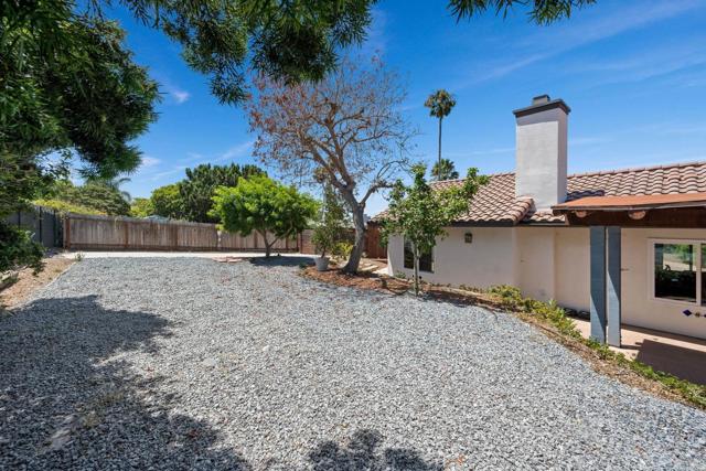 869 Eugenie Avenue, Encinitas CA: https://media.crmls.org/mediaz/07609ae3-0c52-4483-a082-5137ae0ce19f.jpg