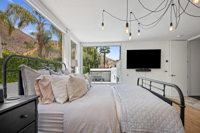 257 W El Camino Way, Palm Springs CA: https://media.crmls.org/mediaz/0760c744-a16d-447e-b98a-754b7cf66762.jpg