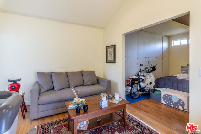 880 WELLESLEY Avenue, Los Angeles CA: https://media.crmls.org/mediaz/0760d834-61e9-407a-9096-d315ac864b88.jpg