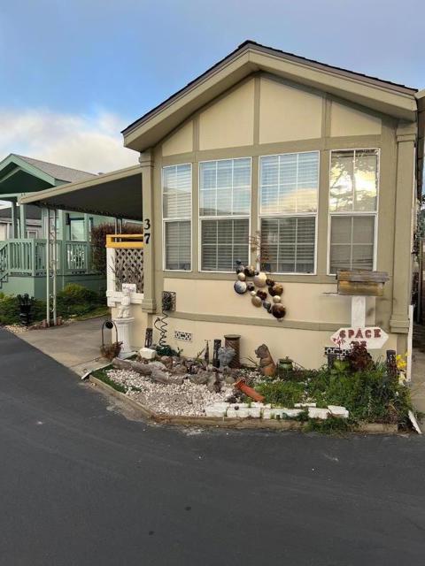 356 Reservation Road, Marina CA: https://media.crmls.org/mediaz/07618dec-43fc-4088-ae3e-f8d9efc7ef06.jpg