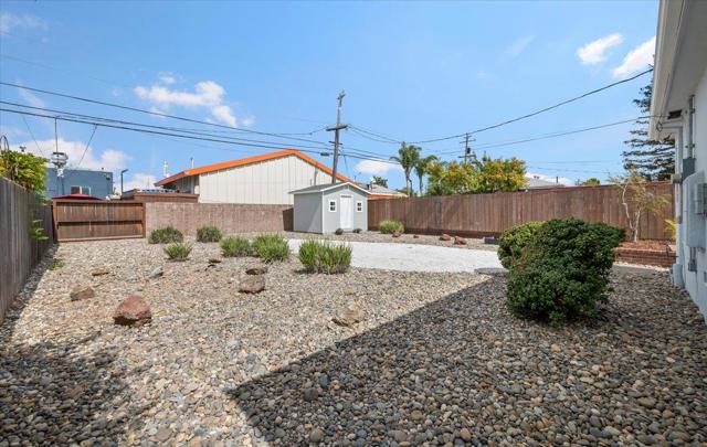 227 Poinsettia Avenue, San Mateo CA: https://media.crmls.org/mediaz/0761bbad-ecc8-41a6-8e6c-902f5383fb58.jpg