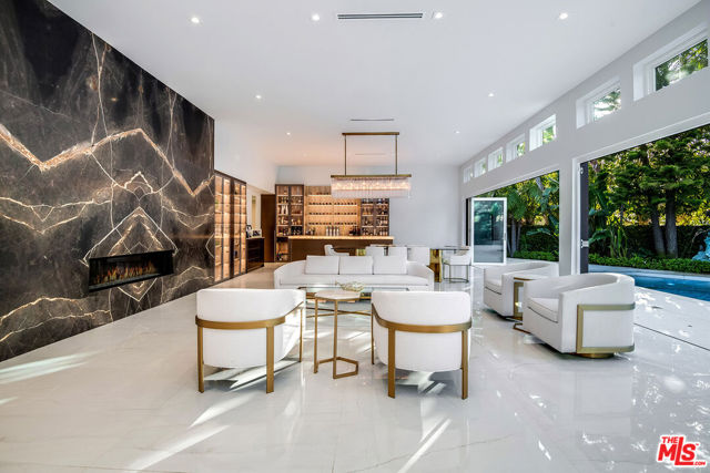 16601 Park Lane Circle, Los Angeles CA: https://media.crmls.org/mediaz/07622fd5-a48c-4609-8601-ec3fa9a75569.jpg