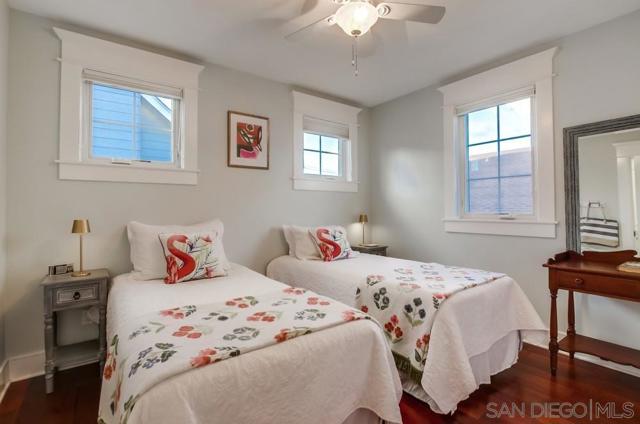 240 B Avenue, Coronado CA: https://media.crmls.org/mediaz/07625522-3c5c-4052-b84f-ec6e1531644f.jpg