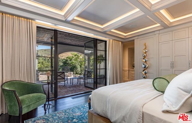 5076 Island Forest Place, Westlake Village CA: https://media.crmls.org/mediaz/07633374-d2a8-4457-bc13-8f480c587f53.jpg