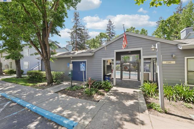 7104 Cross Creek Cir, Dublin CA: https://media.crmls.org/mediaz/07635fc0-2054-4f48-aa64-10333a90494f.jpg