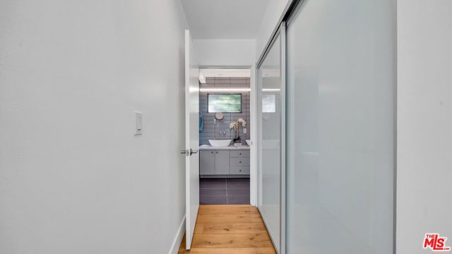 2461 Crest View Drive, Los Angeles CA: https://media.crmls.org/mediaz/0764179a-445e-4422-821b-850b01ce36ea.jpg