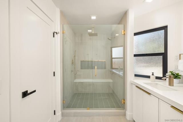 15032 Heath Dr, Poway CA: https://media.crmls.org/mediaz/07643c30-e3f7-4b26-9fe0-559593154bc3.jpg