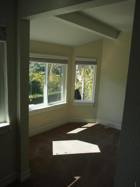 211 Windtree Avenue, Thousand Oaks CA: https://media.crmls.org/mediaz/07647cea-2dfb-45a1-9a40-91312f67f40f.jpg