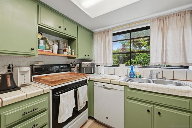 Image 12 of 45 For 1460 Hornblend