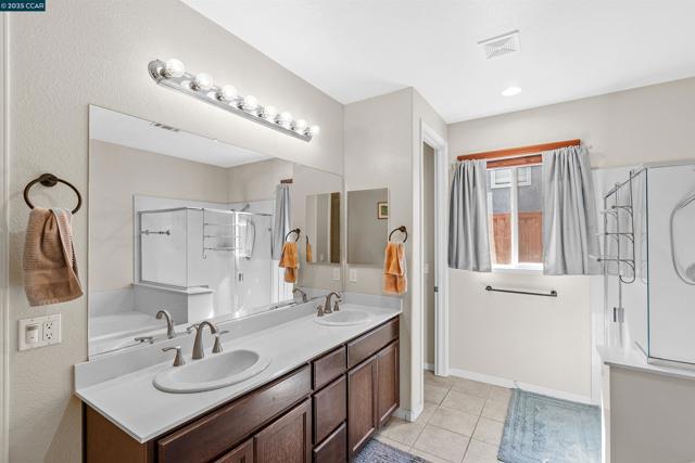 3826 Danbury Way, Fairfield CA: https://media.crmls.org/mediaz/07654701-4062-463f-b5e5-1d717336def9.jpg