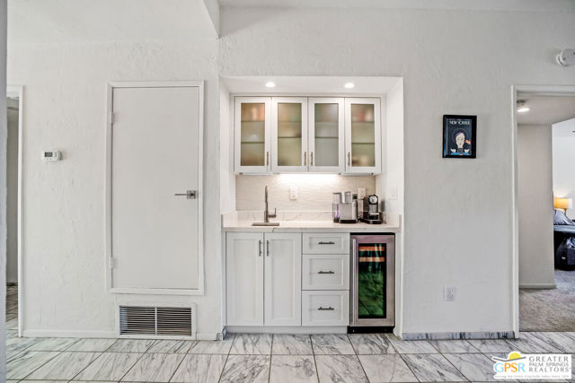 2365 S Oakcrest Drive, Palm Springs CA: https://media.crmls.org/mediaz/07657872-f80f-46a2-a377-eefad8a16bea.jpg
