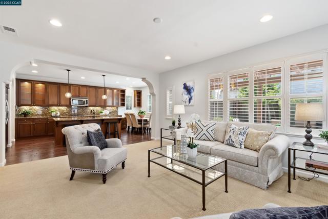 5214 Kenilworth Way, San Ramon CA: https://media.crmls.org/mediaz/0765df3d-71d5-449a-b5c4-65c6ea86ffd0.jpg